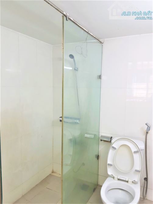 PHÒNG RỘNG RÃI - THOÁNG MÁT - máy giặt, khóa van tay,.. ngay UFM, FPT giá chỉ 3tr3 - 2