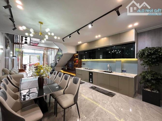 **Bán nhà mặt tiền Phan Văn Sửu, P.13, Tân Bình; (12*7) 5 tầng - 10,7 tỷ - 2