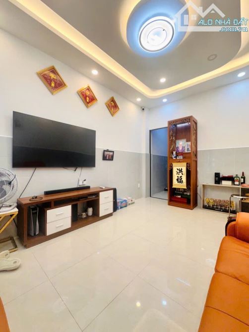 BÁN NHÀ SIÊU VỊ TRÍ VÀO Ở NGAY HXH HUỲNH VĂN BÁNH, PN, 4.1X16M, 4 TẦNG BTCT, GIÁ: 11.9 TỶ - 2
