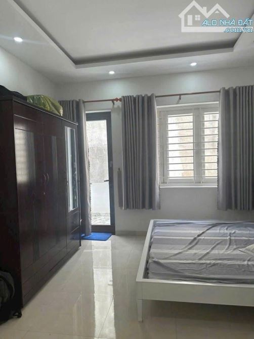 Bán nhà hẻm xe hơi sát MT Thạnh Lộc 13- Quận 12- 80m2 – 3 tầng - 2