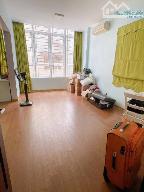 Bán nhà cực hiếm Thái Thịnh, DT 57m2, MT 6.5m, KCBTCC, vị trí đẹp, giá 10 tỷ 8 - 2
