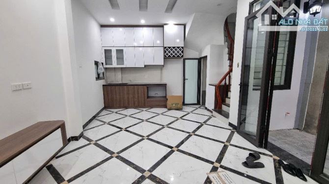 NHÀ MỚI HIỆN ĐẠI - ĐẸP KHÔNG TÌ VẾT - TRUNG TÂM QUẬN HOÀNG MAI - 41M -CHỈ 5.6 TỶ - 2
