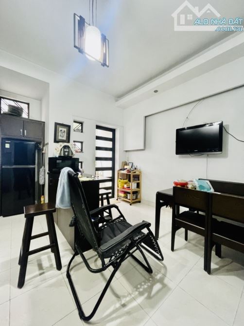 Phạm Văn Chiêu - HÀNG HIẾM, HẺM NHỰA XE HƠI NGỦ TRỌNG NHÀ - 2