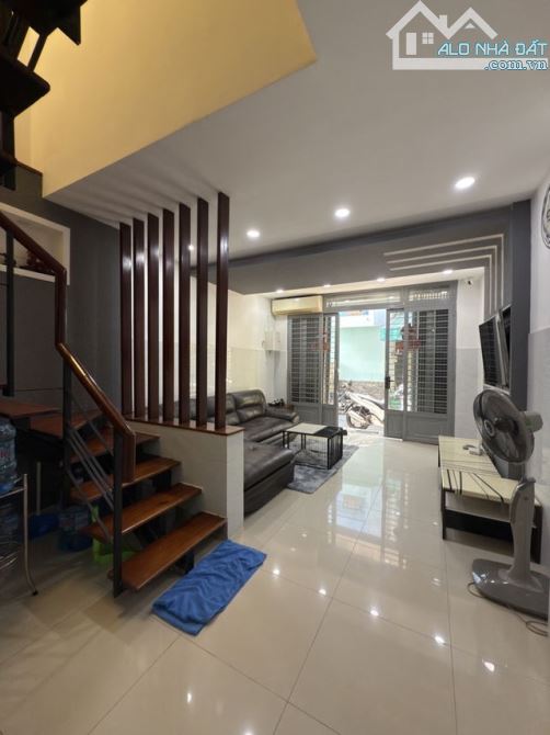 Tân Bình - hẻm xe hơi - 44m2 - 2 tầng - tặng full nội thất - dòng tiền - nhỉnh 6 tỷ - 2