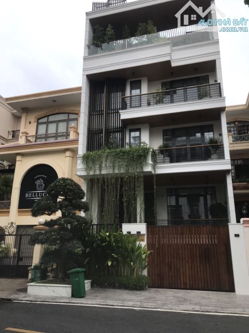 Bán nhà khu BT biệt lập có cổng bảo vệ đường Nguyễn Trọng Tuyển, DT: 5x 20m, Giá chỉ 27 tỷ - 2