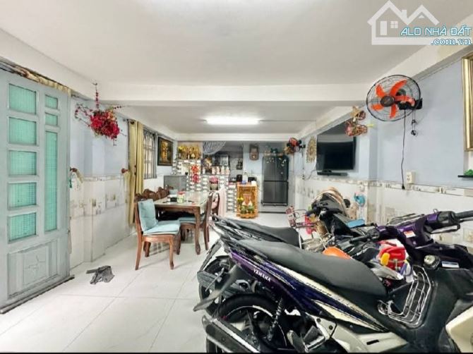 Bán nhà Lê Văn Quới hẻm 8 cách 2 căn ra mặt tiền ( 4,5 x 14 ) vuông vức, 3 tầng BTCT mới. - 2