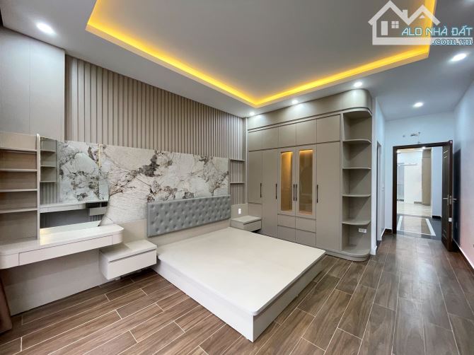 Nhà 5 tầng thang máy tuyến 2 Văn Cao - 80m2 - Điểm kinh doanh tốt - 3