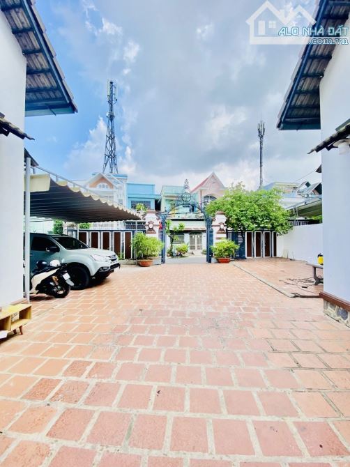 Biệt thự Tân cổ điển - Mặt tiền gần Lê Văn Việt - Giá 40 Triệu/m2 - Quận 9 - 3