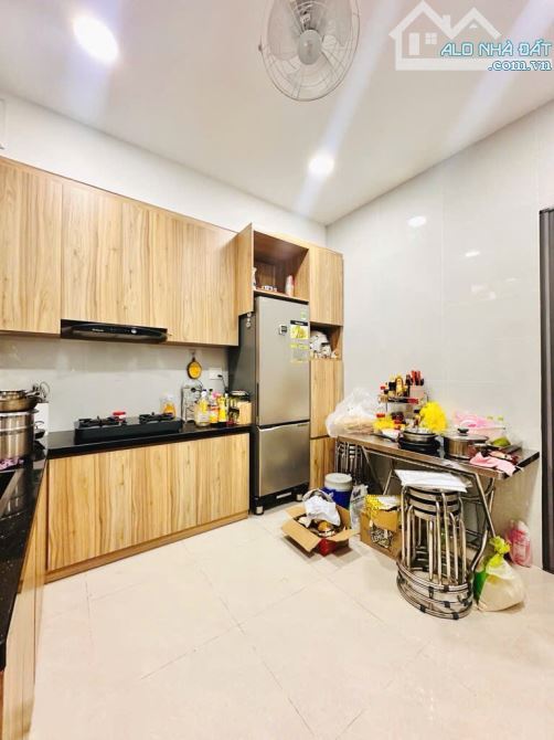 BÁN NHÀ SIÊU VỊ TRÍ VÀO Ở NGAY HXH HUỲNH VĂN BÁNH, PN, 4.1X16M, 4 TẦNG BTCT, GIÁ: 11.9 TỶ - 3