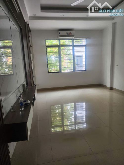 BÁN GẤP- NHÀ MẶT NGÕ KD Dịch Vọng Hậu- 42m x 5T- 30m mặt phố- nhỉnh 9 tỷ - 3
