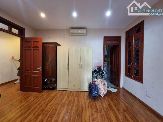 Bán Phân Lô Liền Kề Hoàng Quốc Việt 98m2 Mt 8.5m Oto Tránh Đỗ Ngày Đêm Rộng Thoáng Ở Sướng - 3