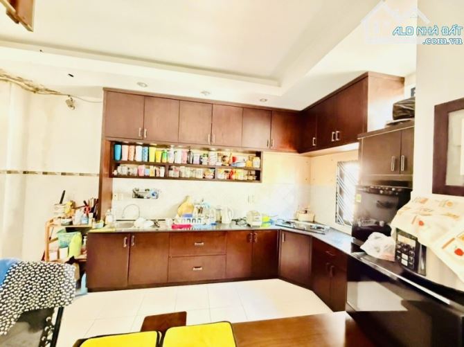 Phạm Văn Chiêu - HÀNG HIẾM, HẺM NHỰA XE HƠI NGỦ TRỌNG NHÀ - 3