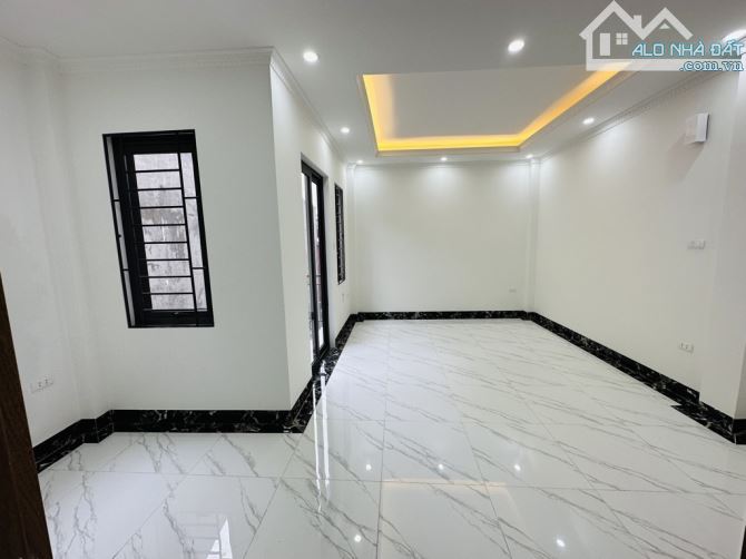 BÁN NHÀ GẤP - THƯỢNG THANH - LONG BIÊN DT:54 NHỈNH HƠN 5 TỶ - 3