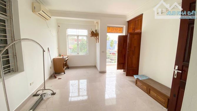 SIÊU PHẨM NHÀ 3 Tầng giá rẻ nhất Sở Dầu,Hồng Bàng  chỉ 2,1 tỷ nhà 3 sân cổng riêng gần 50 - 3
