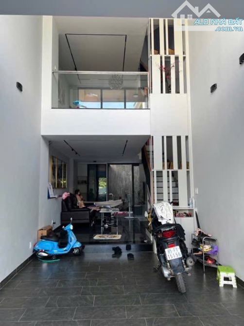 cần bán nhà 4 tầng, nội thất vip chỉ  5 TỶ ngay Lê Văn Việt - 3