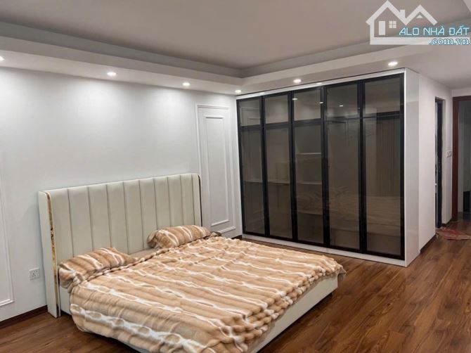 PHÂN LÔ QUÂN ĐỘI - KHU VIP THANG MÁY Ô TÔ TRÁNH - NHÀ ĐẸP NHƯ KHÁCH SẠN - VỈA HÈ - 12,6 TỶ - 4