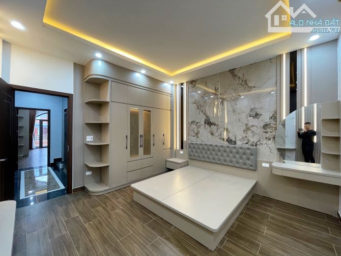 Nhà 5 tầng thang máy tuyến 2 Văn Cao - 80m2 - Điểm kinh doanh tốt - 4