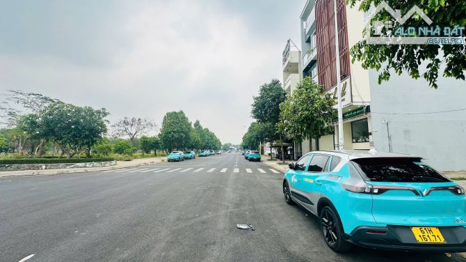 Lô góc 2 mặt tiền kinh doanh khu Big C Go, 211m ngang 16,8m full thổ cư, 2192 Dĩ An - 4