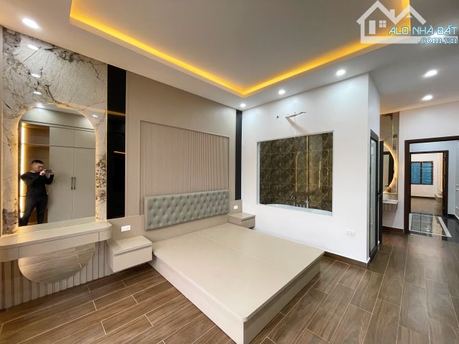 Nhà 5 tầng thang máy tuyến 2 Văn Cao - 80m2 - Điểm kinh doanh tốt - 5