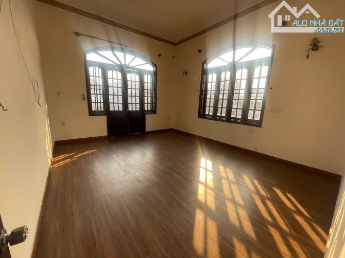Bán nhà 1T1L và dãy trọ 10x46m, mặt tiền chợ xóm vắng, p.Dĩ An, đang thuê 40tr/th - 5