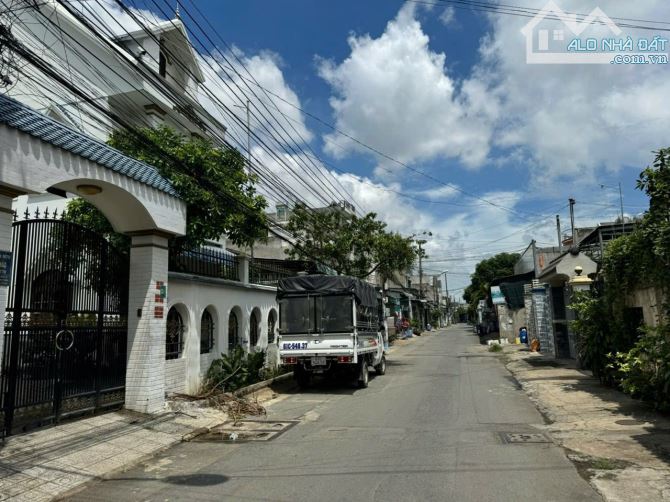 BÁN ĐẤT MẶT PHAN ĐĂNG LƯU,PHUONG DĨ AN, TP. DĨ AN, DT 68M2 NGANG 4.2M, GIÁ 3.3TỈ - 6