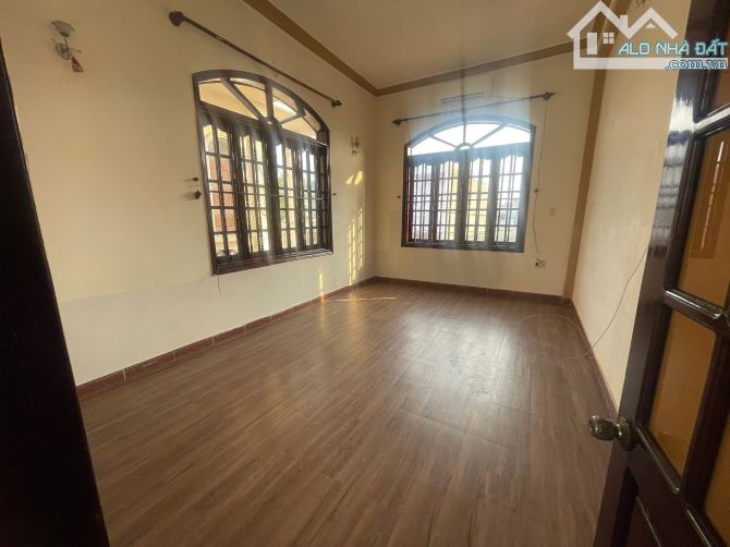 Bán nhà 1T1L và dãy trọ 10x46m, mặt tiền chợ xóm vắng, p.Dĩ An, đang thuê 40tr/th - 6