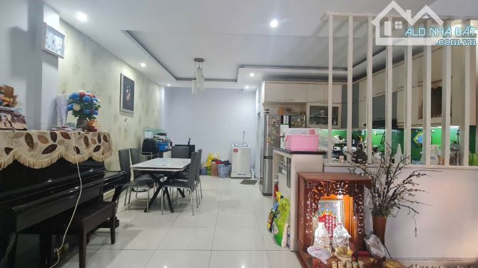 Bán nhà mặt tiền đường 12m Bông Sao- 101m/2- 5.5m x 18.91m Nở Hậu- 2 Lầu - 3PN - 2WC F5 Q8