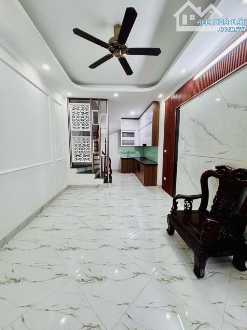 Căn còn lại 5.75 Tỷ,30m2,5T mới tinh tại Vĩnh Hưng, HM, hiện đều trên 6 tỷ hết rồi