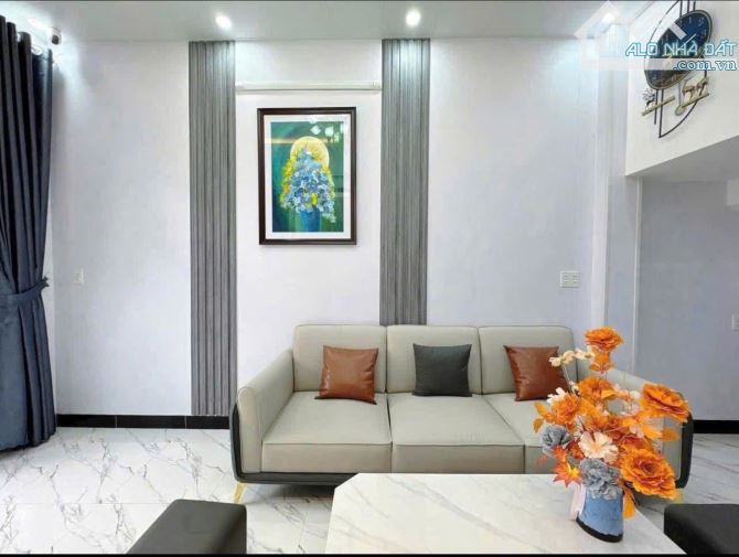 Nhà 2 tầng sát mặt tiền Phan Bội Châu kiệt ô tô đậu - P. Trường An, Tp Huế giá chỉ 2,X Tỷ