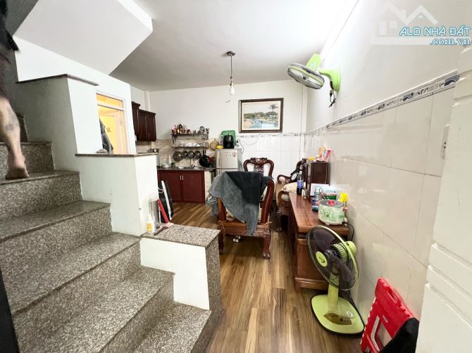 Bán gấp nhà Nguyễn Kiệm P.3 Gò Vấp ngang 4,7m 2 tầng 3PN  giá 3tỷ95
