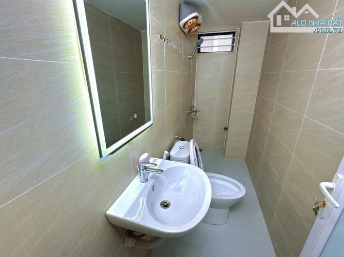 Bán nhà Nguyễn Khang - Cầu Giấy. 43m. 5 tầng. Mt 4.3m. Giá 9.x tỷ còn TL