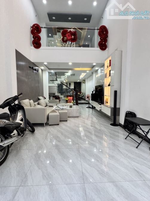 🏡VIP QUẬN 5 -5TẦNG BTCT - HẺM 4.5 M TRƯỚC NHÀ - VUÔNG A4