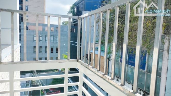 Hẻm xe tải 5m trần hưng đạo quận 1 có dòng tiền 50tr/tháng