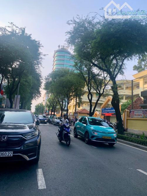 Nhà HXH Ngay mặt tiền Nguyễn Bỉnh Khiêm & Lê Duẩn, P. Bến Nghé, Q.1.DT:5x20, 1tr2l.