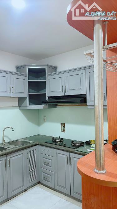 Chuyển công tác cần cho thuê CH Aview 3PN sạch sẻ giá siêu rẻ