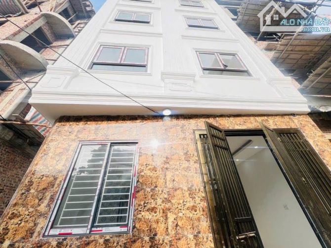 BÁN GẤP NHÀ ĐẸP Ở NGAY,DTSD 40M2,5 TẦNG,Ô TÔ NGỦ TRONG NHÀ HOÀI ĐỨC.GIÁ 4,2 TỶ