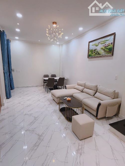 Mô tảGiảm mạnh 550 triệu giá chào mới 5.75 tỷ.Nhà sát mặt tiền Nguyễn văn Khối phường 9 Gò