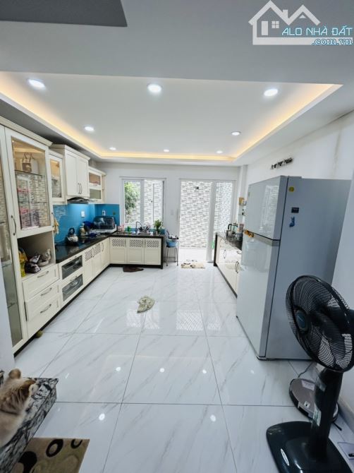 GẤP BÁN NHÀ Q7- NGUYỄN THỊ THẬP - DT KHỦNG 150m2 - Ô TÔ NGỦ NHÀ - NHỈNH 15 TỶ