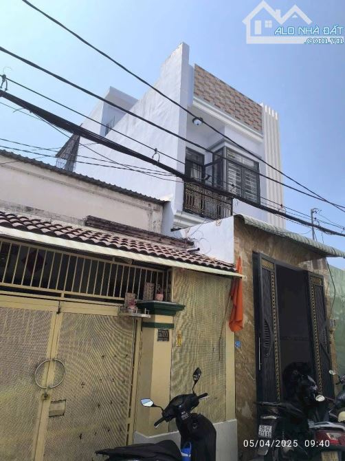 BÁN NHÀ MỚI 2 TẦNG 61.3M2, HẺM XE HƠI SÁT NGUYỄN DUY TRINH, KD TỐT, CHỈ 3.3 TỶ
