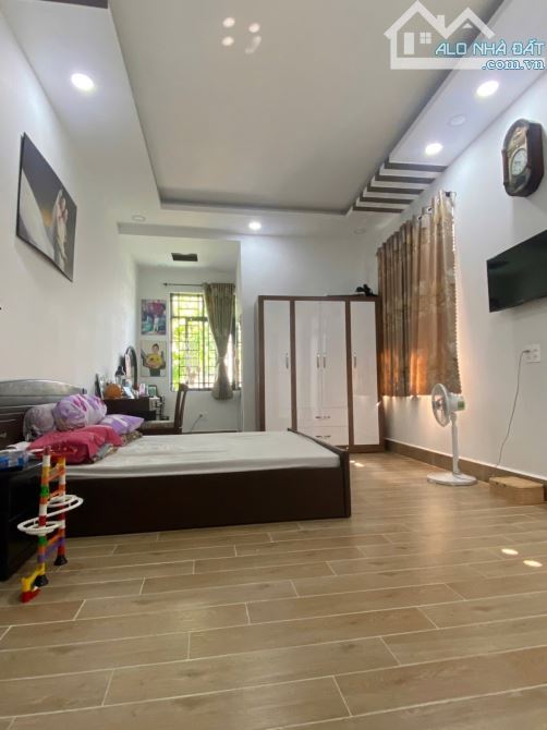 Quận 7 - Bán nhà mặt tiền đường số 17- Kinh doanh sầm uất - 2 tầng - 95m2 - Giá 12.9 tỷ