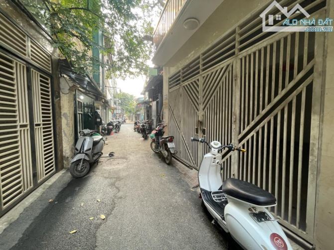 CẦN BÁN NHÀ PHỐ HOÀNG QUỐC VIỆT_VỊ TRÍ ĐẮC ĐỊA_PHÂN LÔ GẦN PHỐ_MẶT TIỀN RỘNG_GIÁ 16.9 TỶ