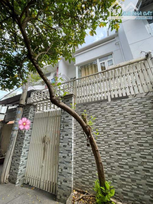 NHÀ MỚI ĐỦ TIỆN NGHI SÁT VÁCH QUẬN 5, DI CHUYỂN THUẬN TIỆN QUA Q1,Q5