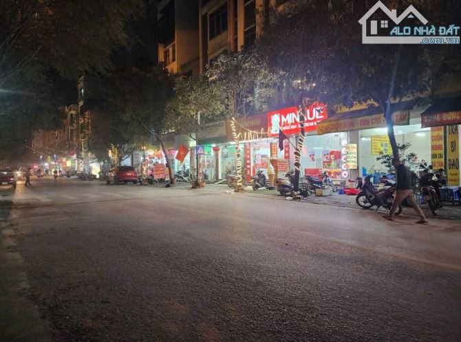 Bán gấp! Hoàng Công, Mậu Lương DT 50m2, 5 tầng, Mt 4m, ô tô tránh, vỉa hè, KD, giá 11 tỷ