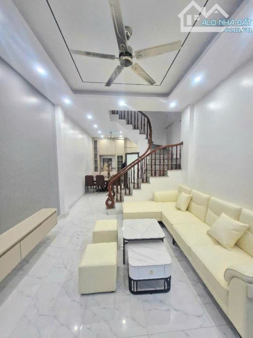 Bán Nhà Dương Nội rẻ nhất thị trường - DT 45m2 * 4 tầng - 60m ra mặt phố ô tô tránh 5.65 ỷ