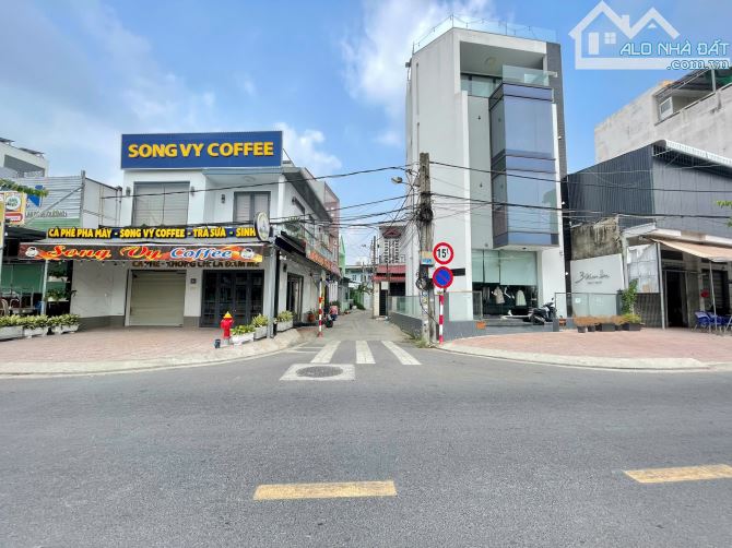Nhà rộng ĐẸP lộ Ô Tô cách Hồ Huỳnh Cương 30m ( nhà đang cho thuê )