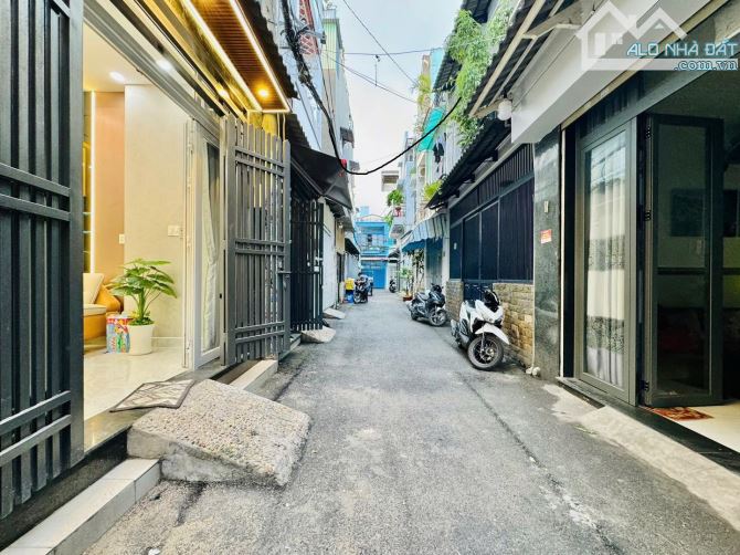 Bán nhà LẠC LONG QUÂN - DT 5x13 - 2 tầng - giá 5.2 tỷ