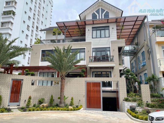 Bán căn biệt thự Phú Mỹ Hưng, Phường Tân Phú, quận 7, Tp HCM.