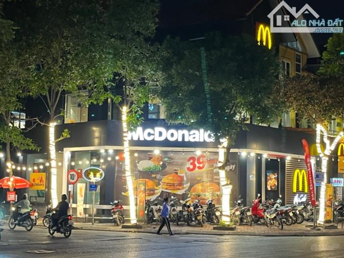 biệt thự mặt hồ Văn Quán- DIện tích 250m2 x 2 tầng- lô góc 3 mặt tiền- Kinh doanh nhà hàng