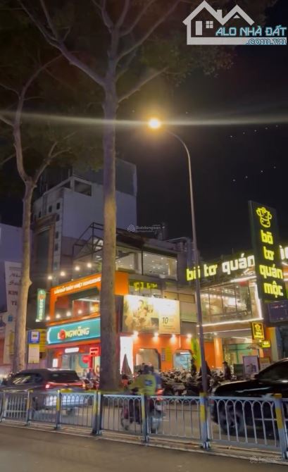 Bán nhà MT Nguyễn Thị Minh Khai, Phường 2, Q.3. DT 22*37m, 700m2 Giá 420 tỷ