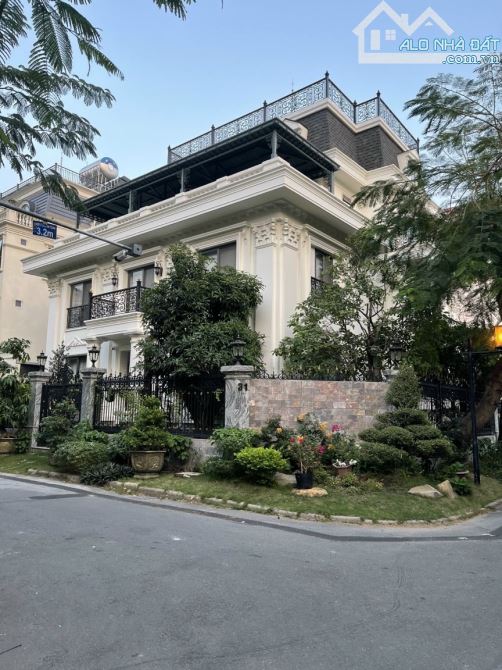 Cần bán góc biệt thự đơn lập Nam thông nhà đẹp có hầm view trực diện công viên, DT 340m2 b